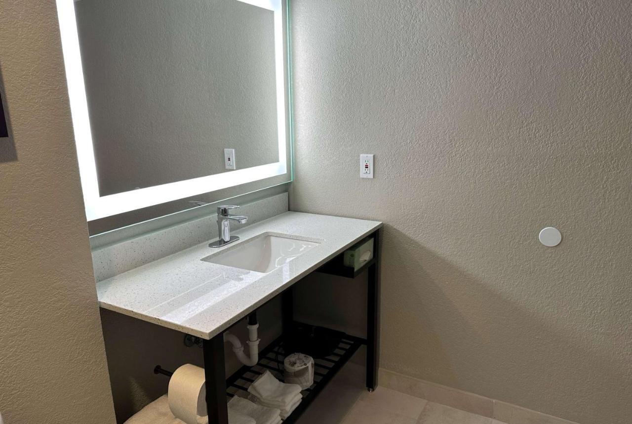 La Quinta Inn By Wyndham Huntsville Research Park Екстер'єр фото