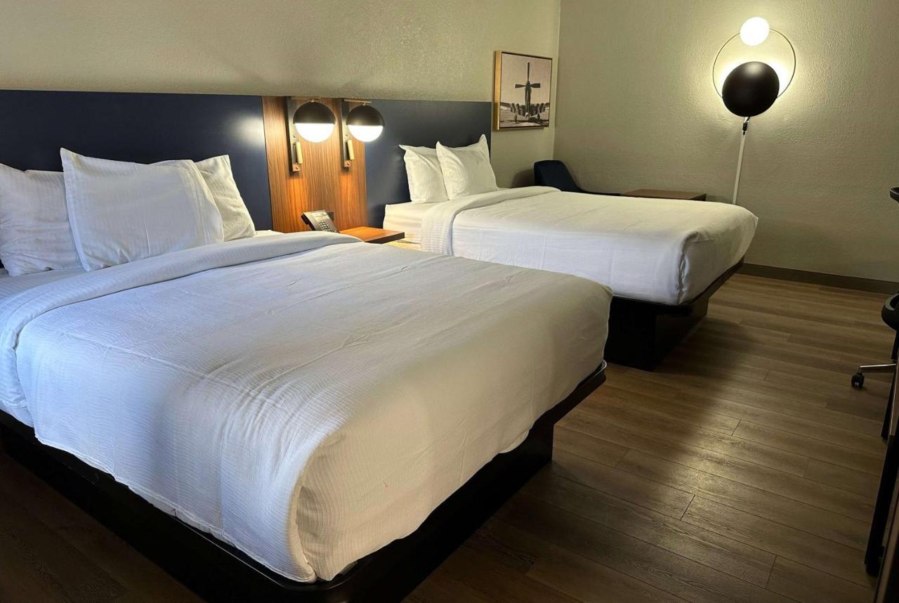 La Quinta Inn By Wyndham Huntsville Research Park Екстер'єр фото