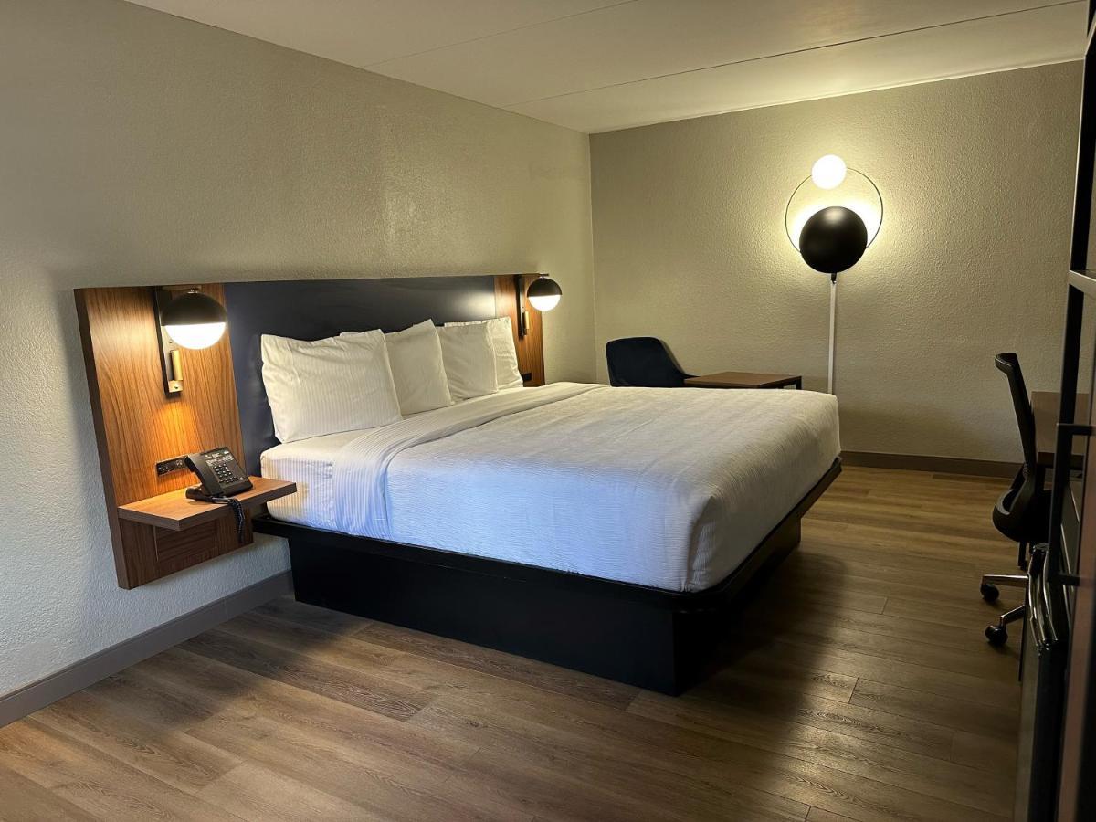 La Quinta Inn By Wyndham Huntsville Research Park Екстер'єр фото