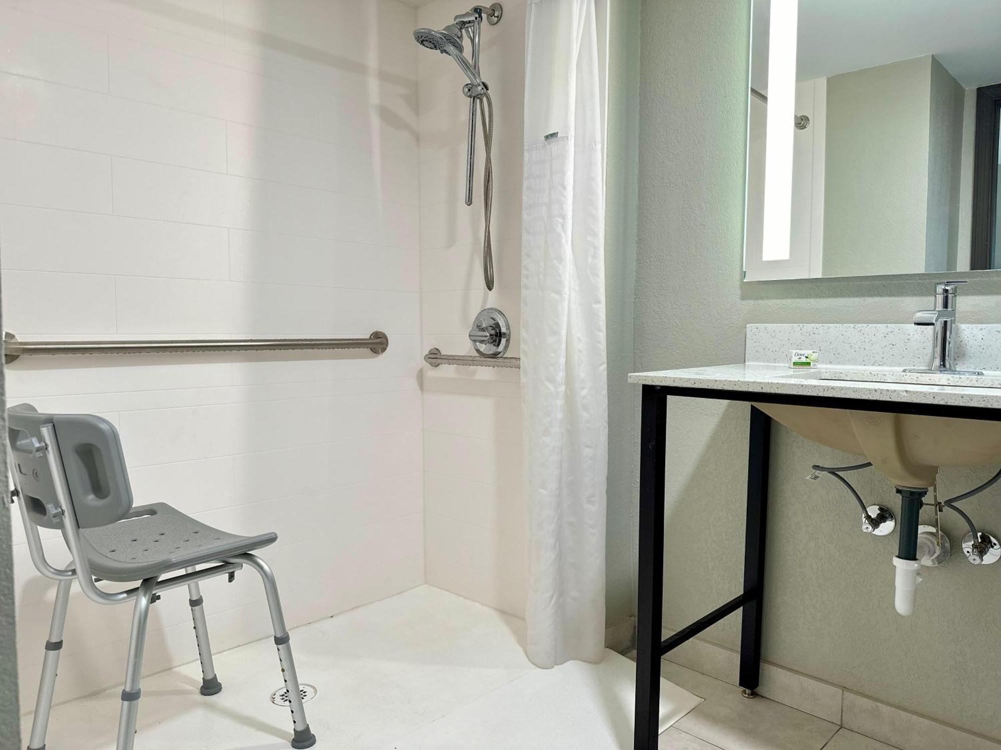 La Quinta Inn By Wyndham Huntsville Research Park Екстер'єр фото