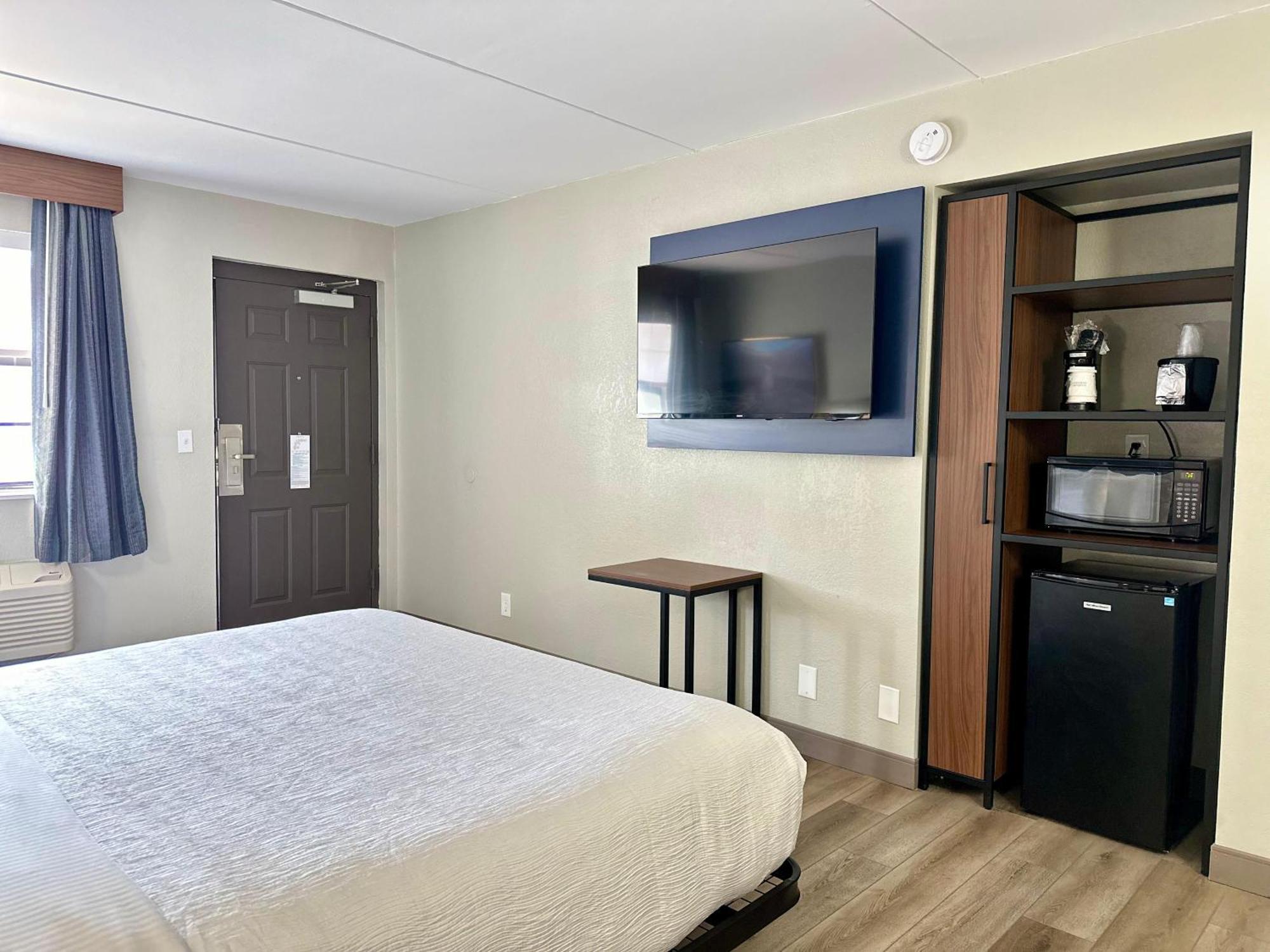 La Quinta Inn By Wyndham Huntsville Research Park Екстер'єр фото