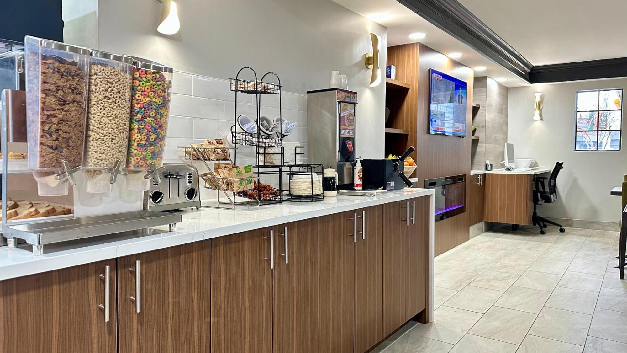 La Quinta Inn By Wyndham Huntsville Research Park Екстер'єр фото