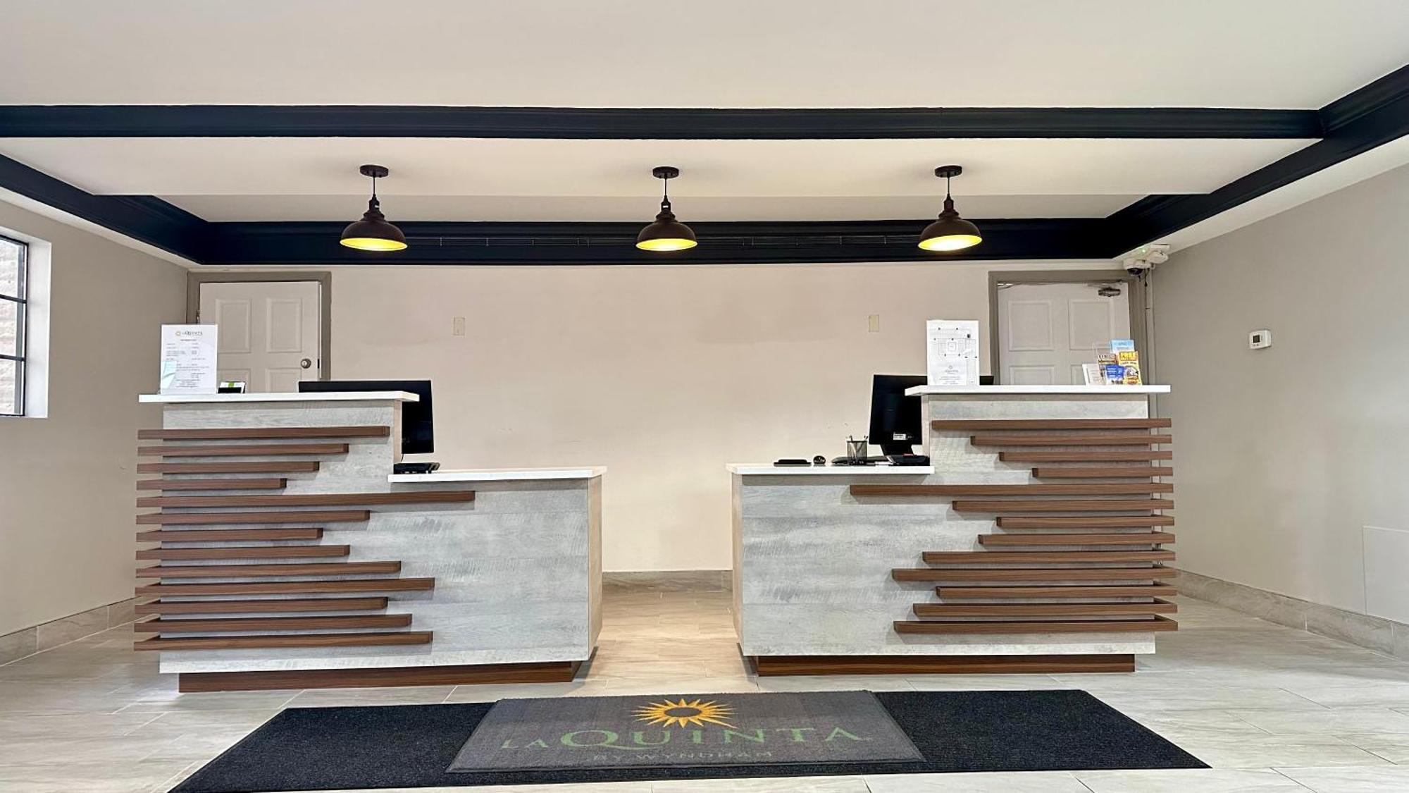 La Quinta Inn By Wyndham Huntsville Research Park Екстер'єр фото