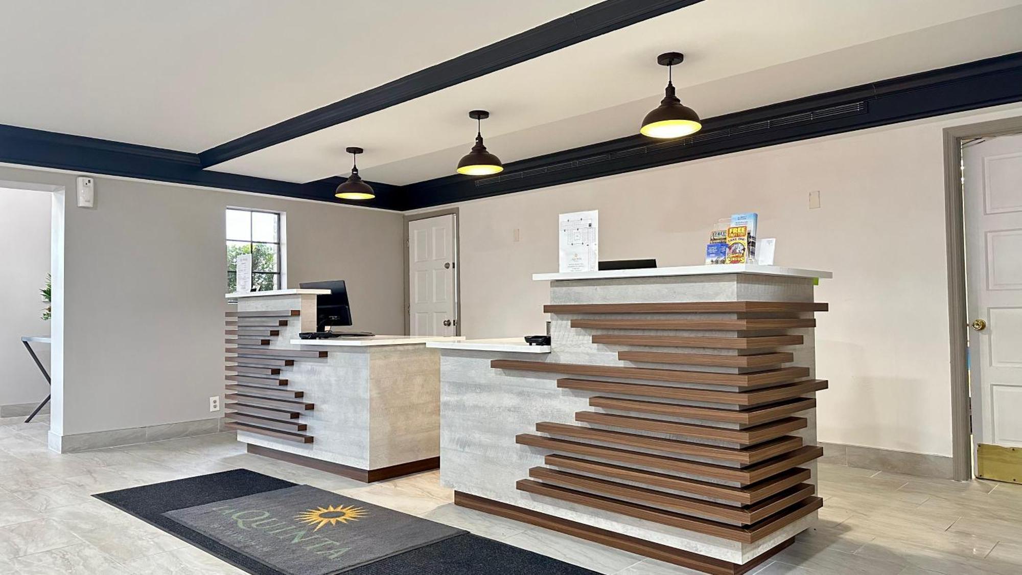 La Quinta Inn By Wyndham Huntsville Research Park Екстер'єр фото