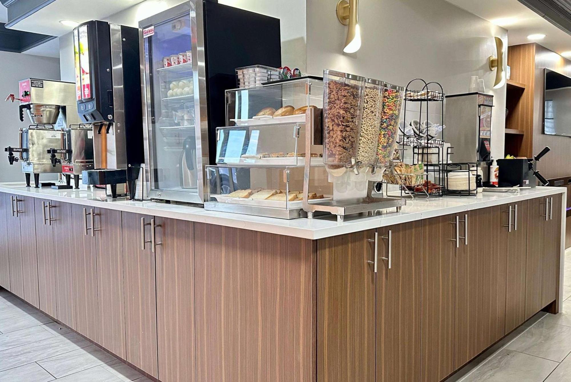 La Quinta Inn By Wyndham Huntsville Research Park Екстер'єр фото