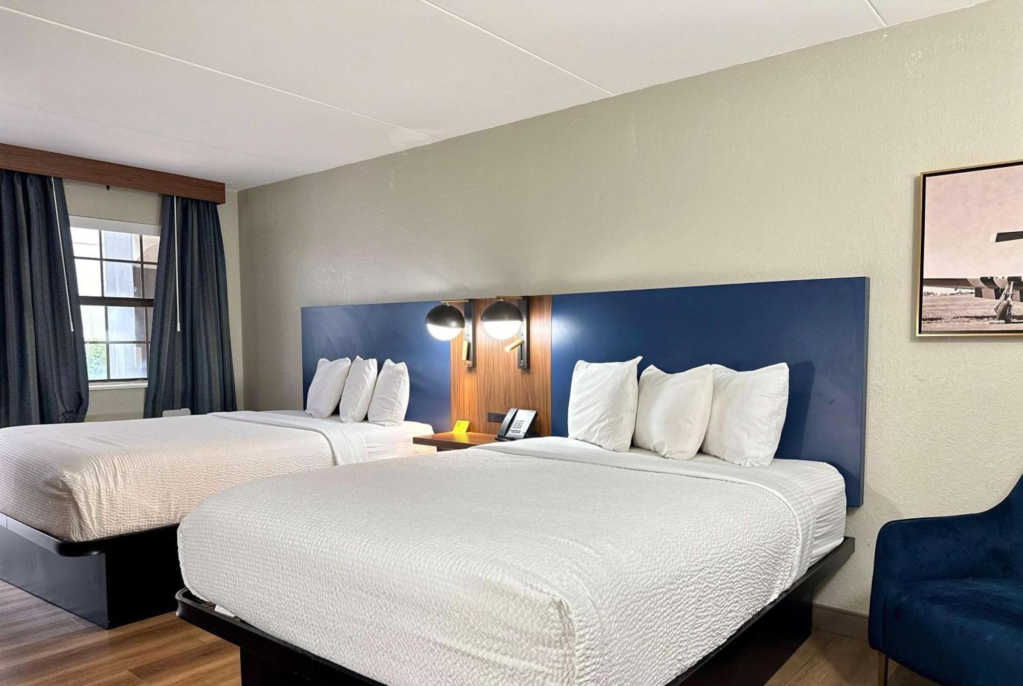 La Quinta Inn By Wyndham Huntsville Research Park Екстер'єр фото