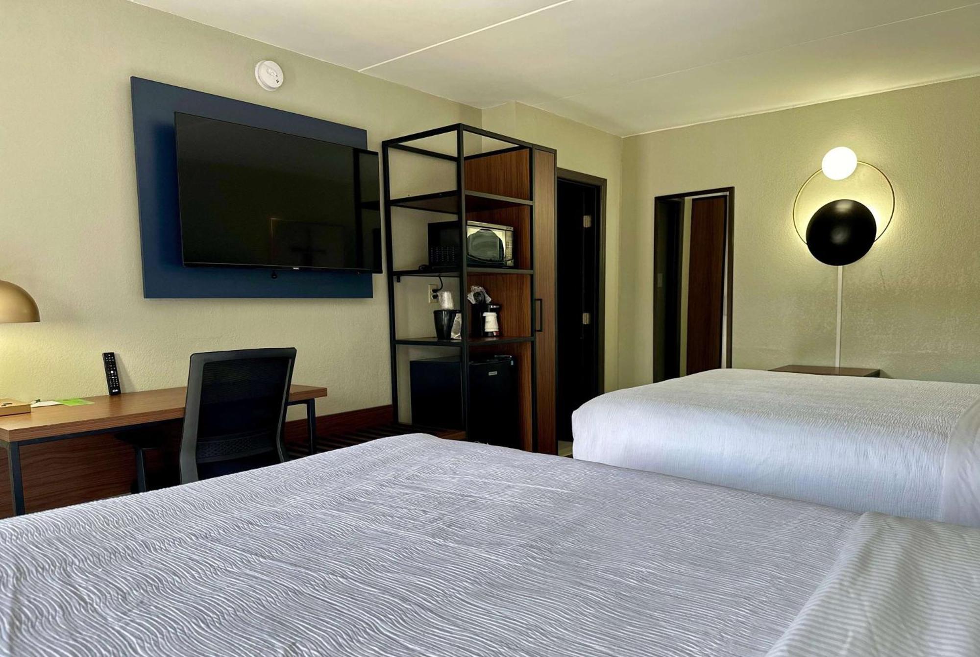 La Quinta Inn By Wyndham Huntsville Research Park Екстер'єр фото