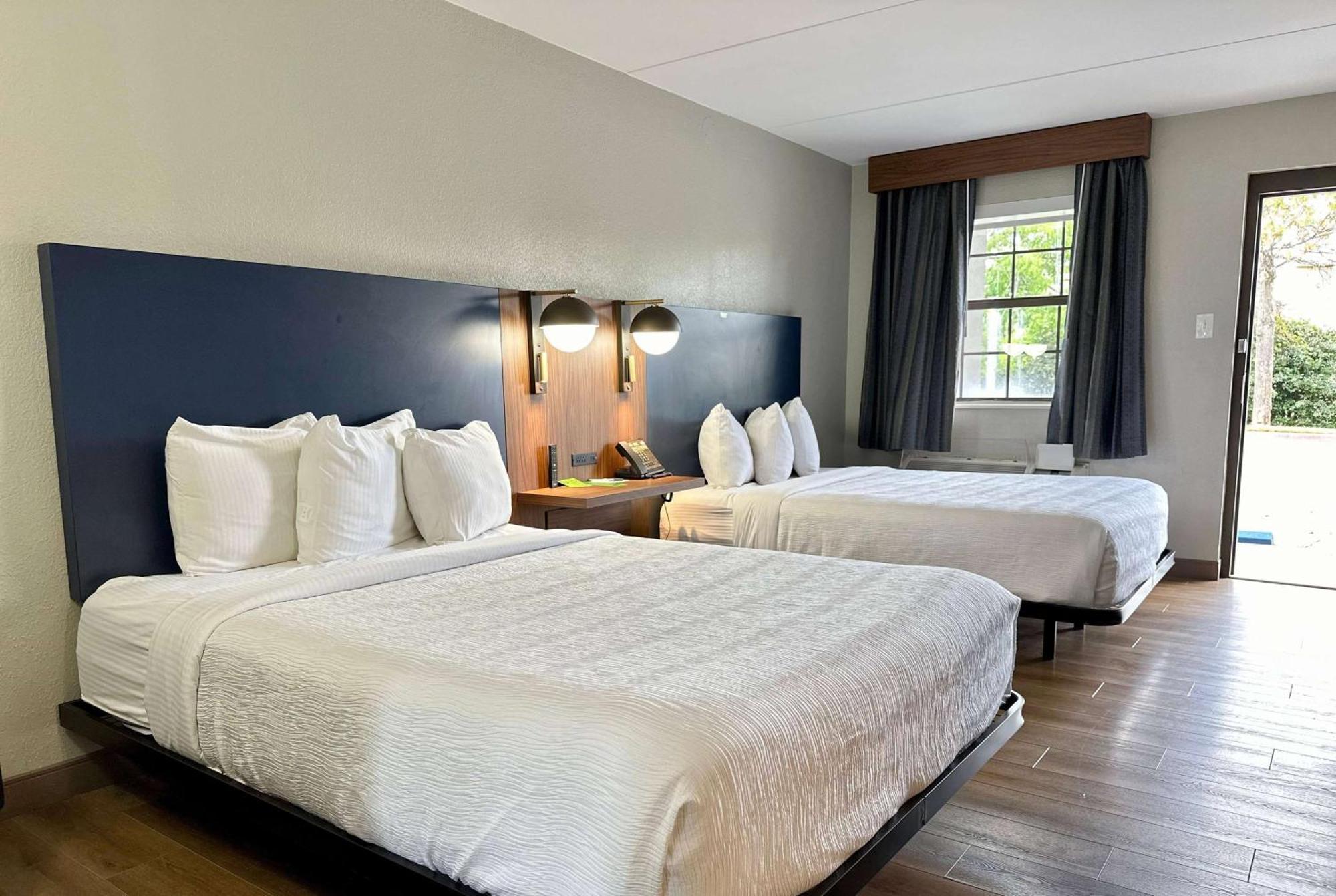 La Quinta Inn By Wyndham Huntsville Research Park Екстер'єр фото