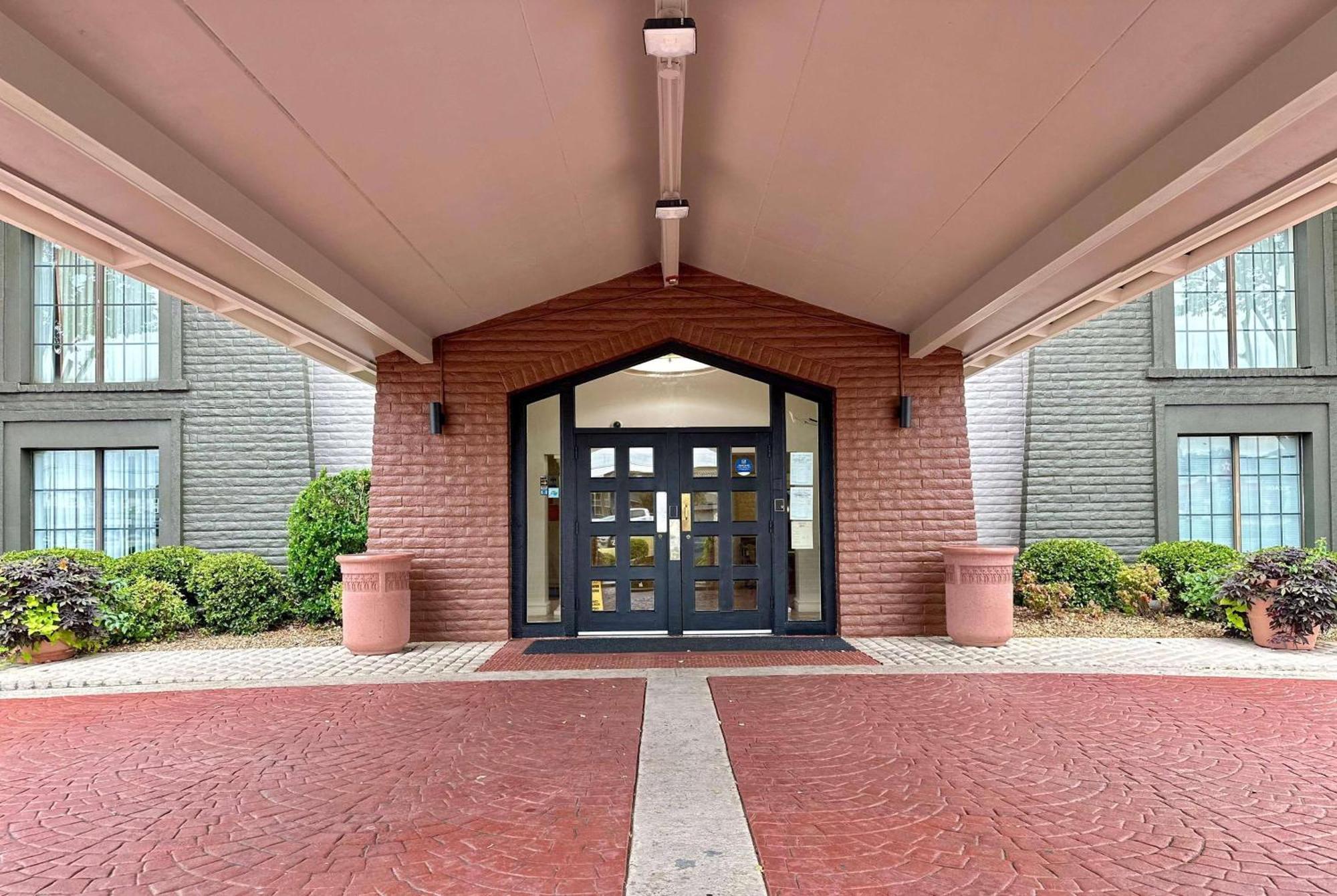 La Quinta Inn By Wyndham Huntsville Research Park Екстер'єр фото