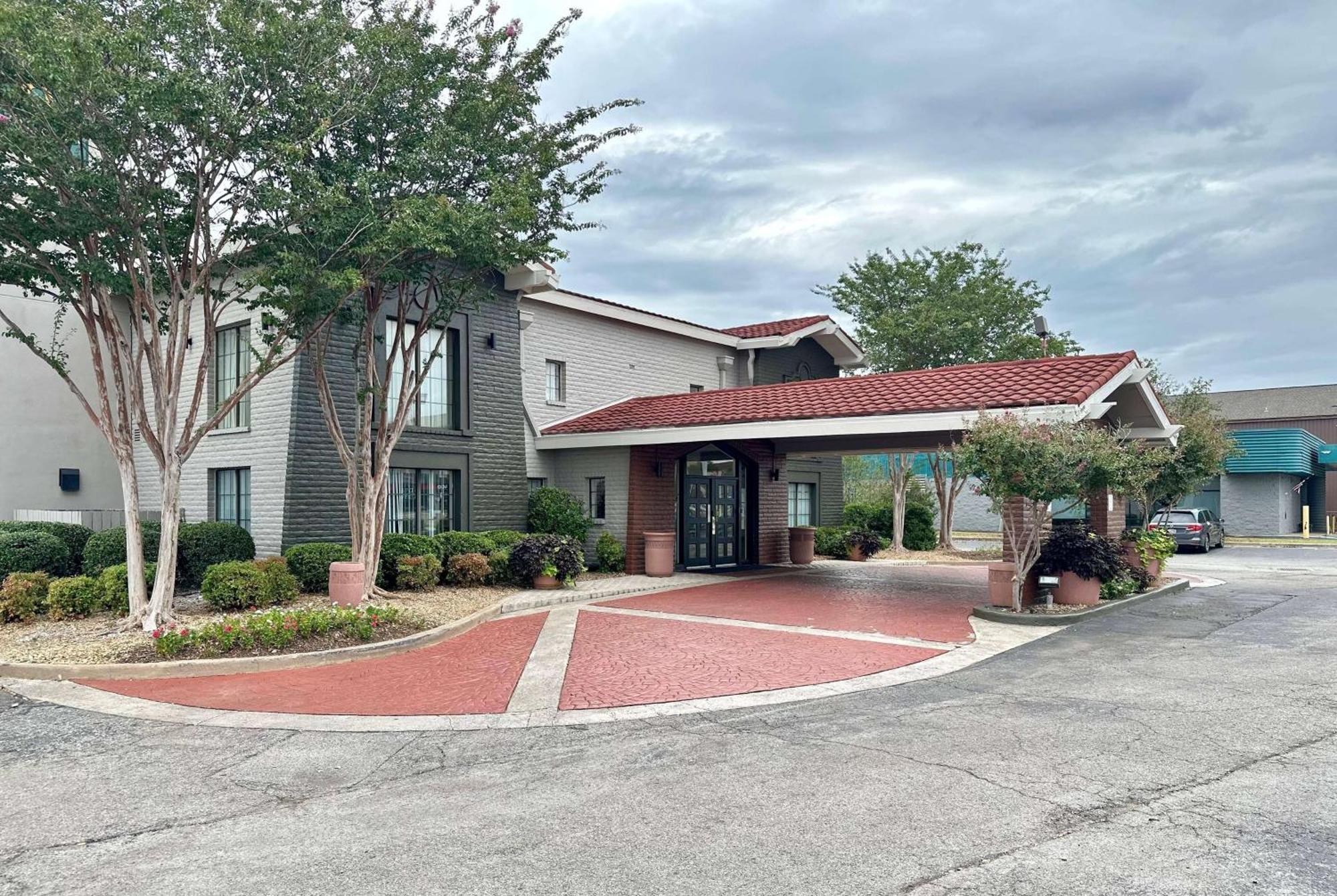 La Quinta Inn By Wyndham Huntsville Research Park Екстер'єр фото