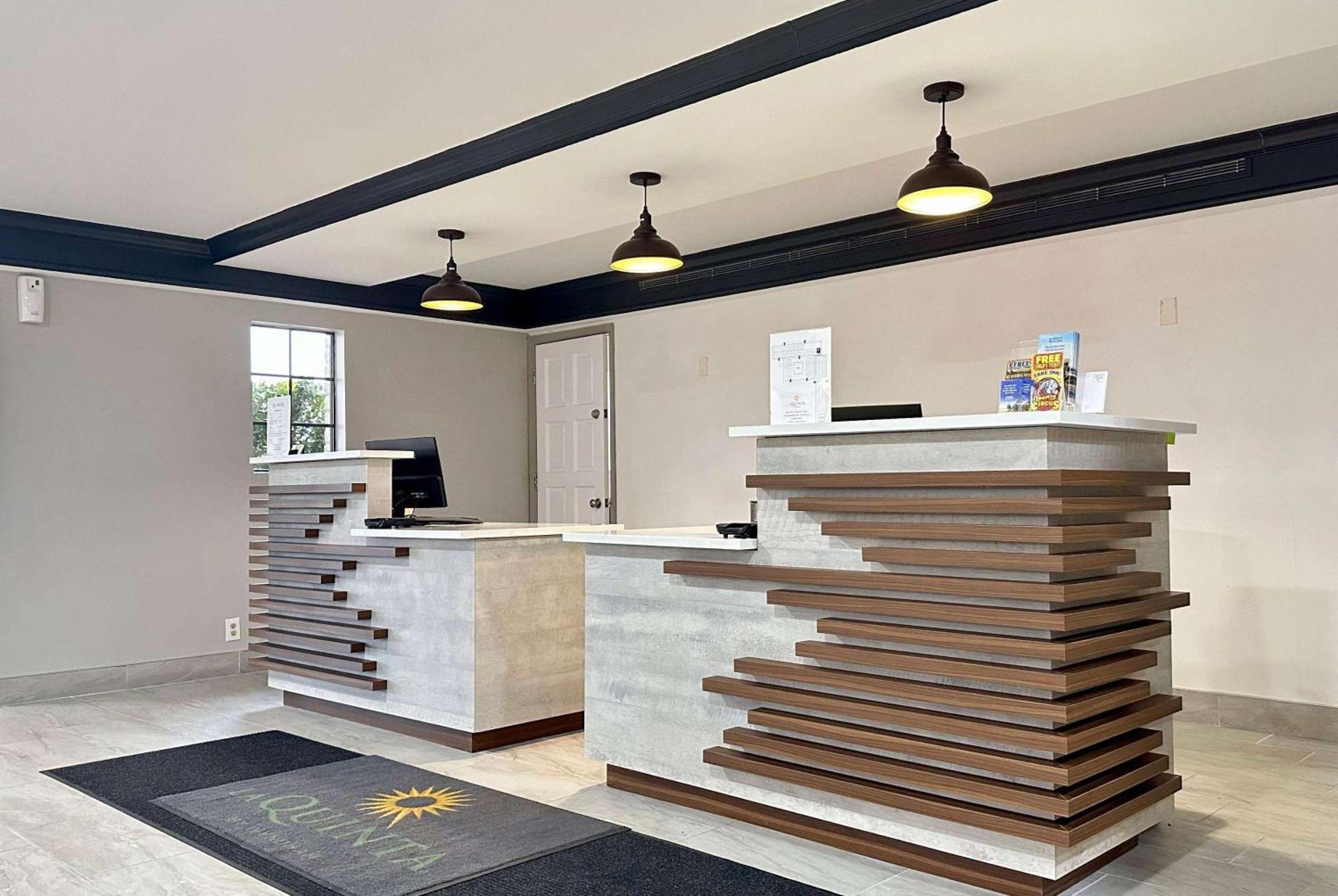 La Quinta Inn By Wyndham Huntsville Research Park Екстер'єр фото