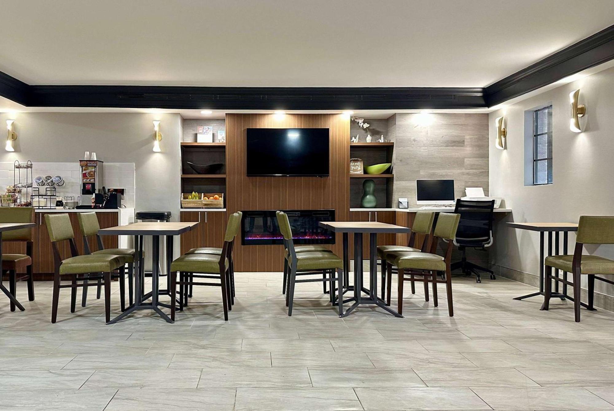La Quinta Inn By Wyndham Huntsville Research Park Екстер'єр фото