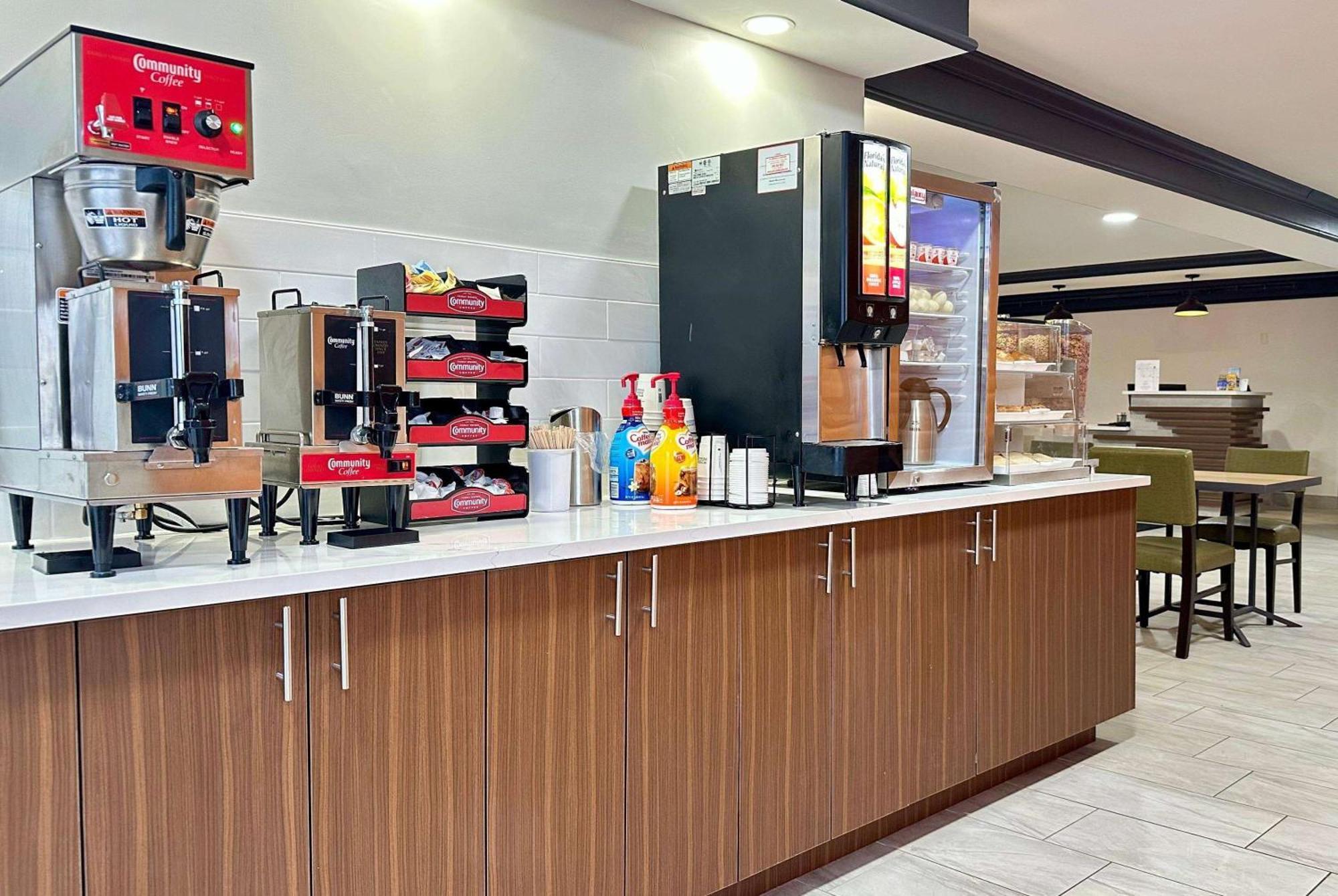 La Quinta Inn By Wyndham Huntsville Research Park Екстер'єр фото