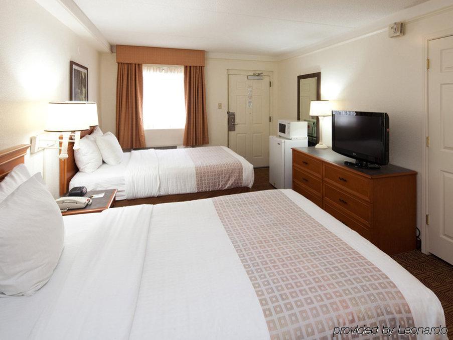 La Quinta Inn By Wyndham Huntsville Research Park Екстер'єр фото