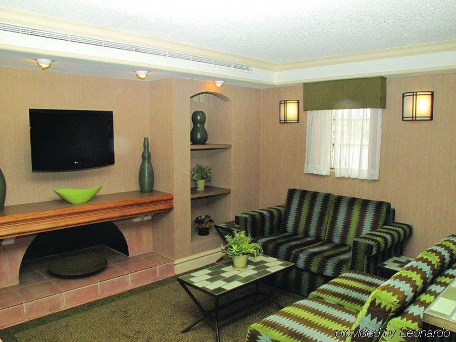 La Quinta Inn By Wyndham Huntsville Research Park Екстер'єр фото