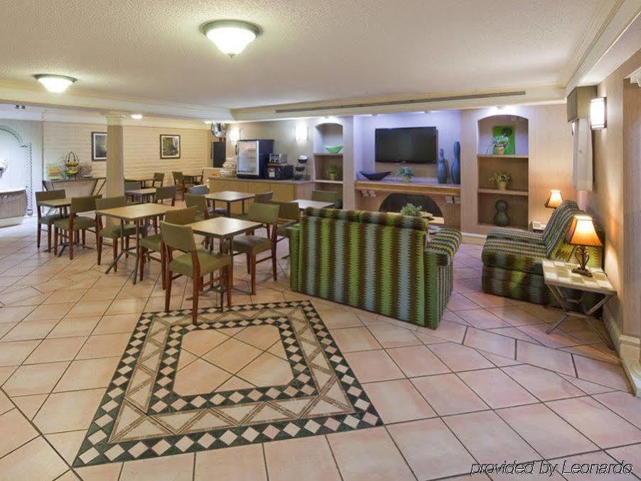La Quinta Inn By Wyndham Huntsville Research Park Екстер'єр фото