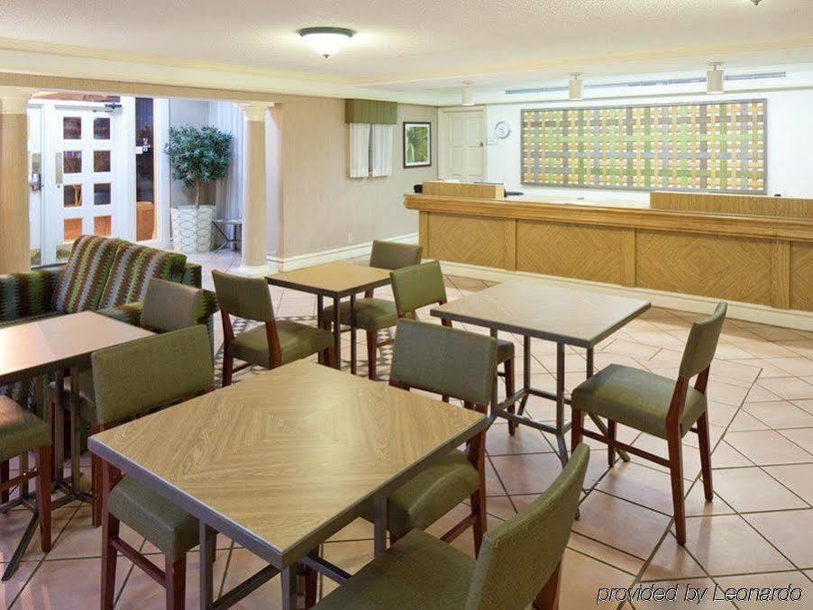 La Quinta Inn By Wyndham Huntsville Research Park Екстер'єр фото