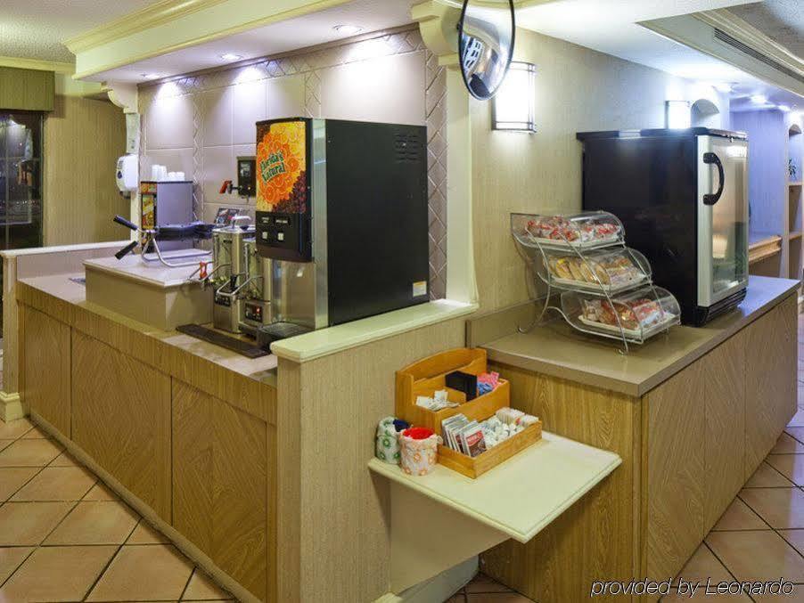 La Quinta Inn By Wyndham Huntsville Research Park Екстер'єр фото